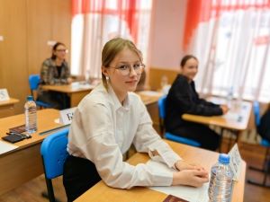 Выпускники пересдают ЕГЭ по одному из предметов на выбор
