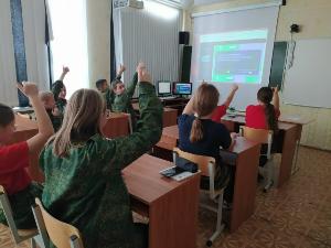 На Госуслугах запущен опрос о формате учебного года