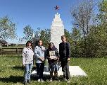 Памятник погибшим в годы Великой Отечественной войны жителям деревни Щучье Юргамышского района в канун Дня Победы привели в порядок