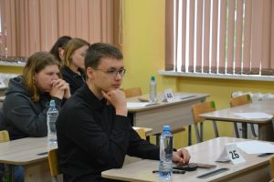 Выпускники сдают ЕГЭ по по географии, биологии и иностранным языкам