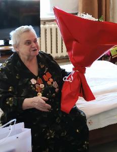 Узницу концлагерей поздравили с предстоящим Днем Великой Победы